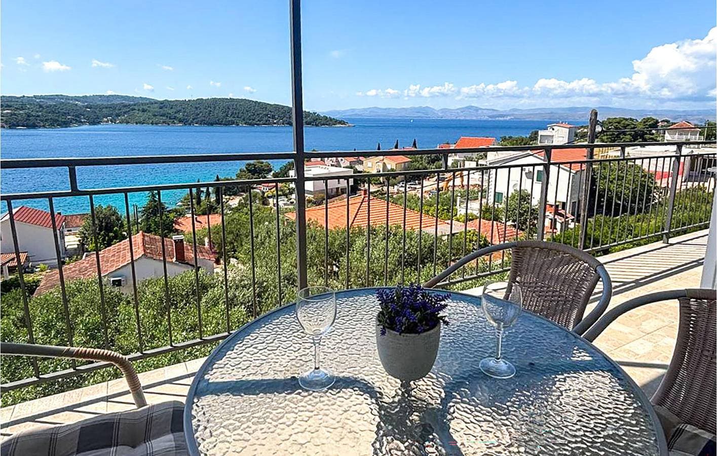 Apartment am Meer mit Terrasse, WLAN und Parkplatz in Necujam 1