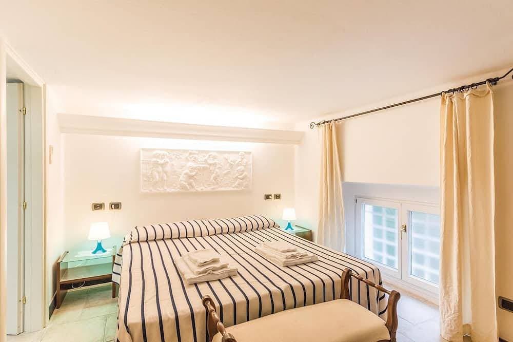 Foto 3 von 22: Beach front apartment in Rapallo Ge with swimming pool