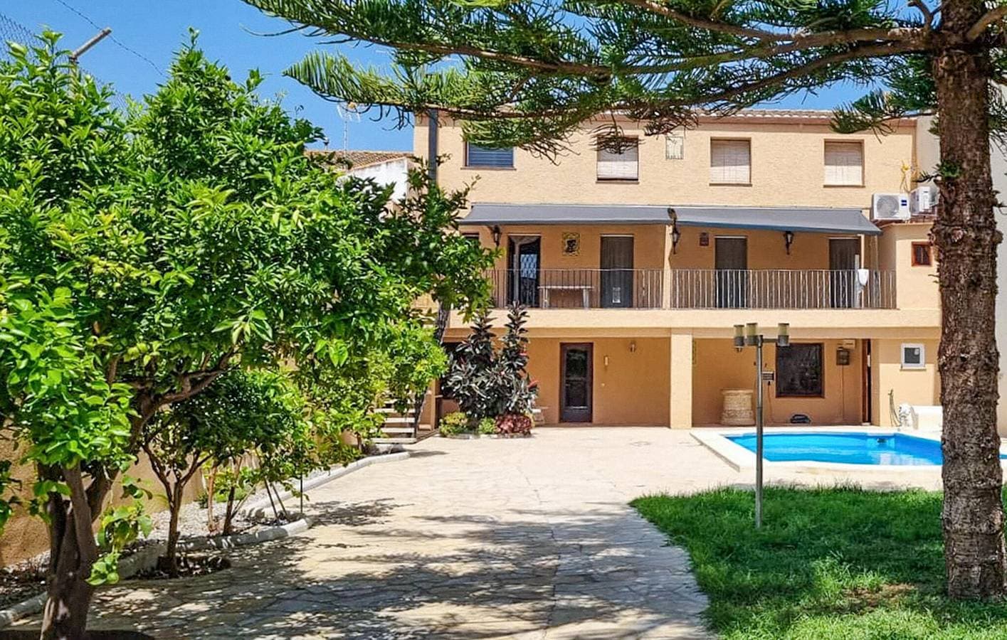 Moderne Wohnung mit Pool, WiFi & AC 2km nach Llorenç del Penedès 1