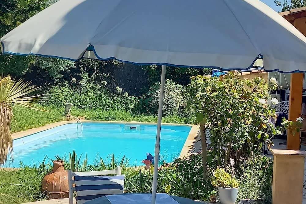 Foto 5 von 11: Studio on the first floor of a villa with pool/terrace access.