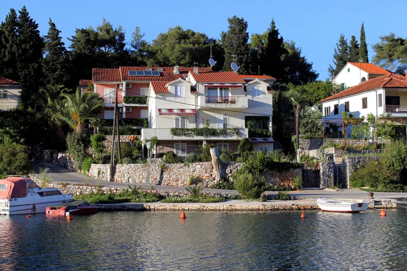 Foto 2 von 38: 2-Zimmer-Ferienwohnung mit Terrasse und Meerblick Vrboska, Hvar A-541-a