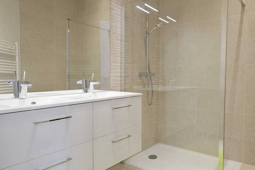 Foto 11 von 30: Apartment-Ensuite mit Bad