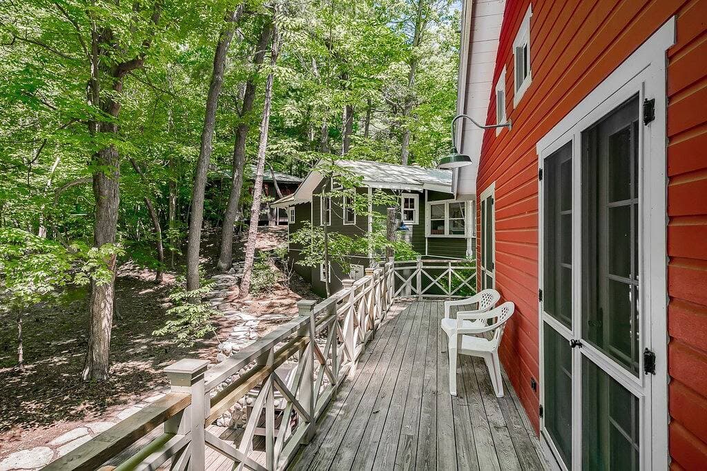 Foto 3 von 16: Treetop Studio on the Dune / Outdoor Shower + Hot Tub / Glamping