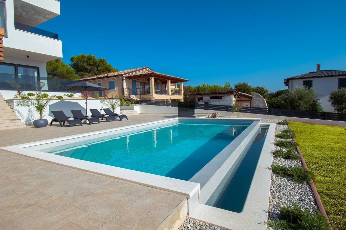 Foto 13 von 61: Neue Villa mit privatem Pool mit Meerblick