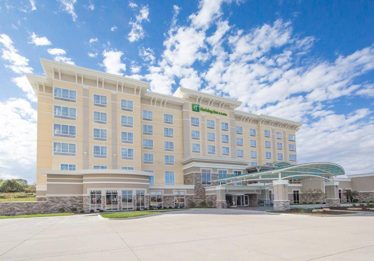 Holiday Inn Hotel & Suites Davenport by IHG 1