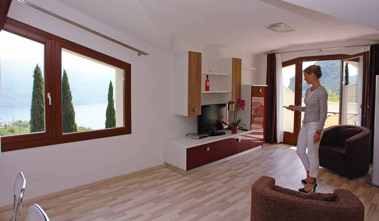 Foto 5 von 21: Ferienwohnung mit Blick auf den Gardasee