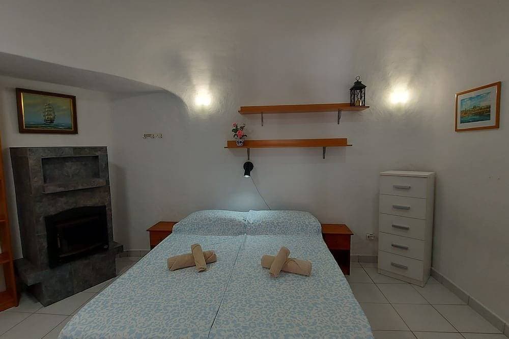 Foto 2 von 30: 2Br Bungalow with Sunny Private Terrace    Secure Bike/Board Storage