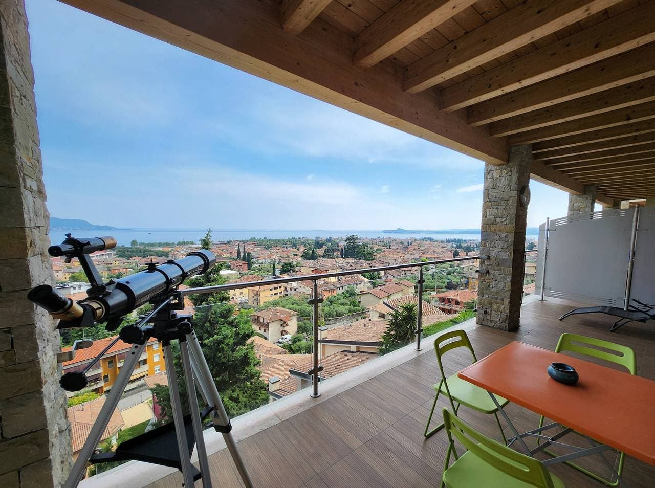 Foto 11 von 33: Ferienwohnung 'Alba Seeblick Pool' mit Seeblick, Gemeinschaftspool und Klimaanlage