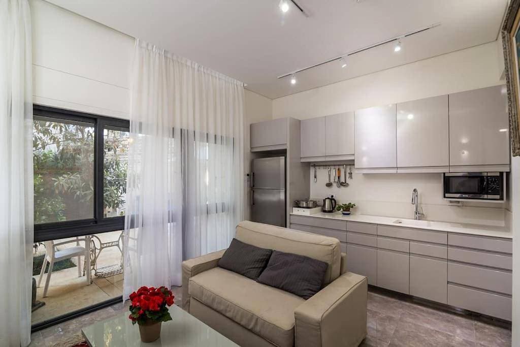 New luxurious apt, the BEST location in Jerusalem 1