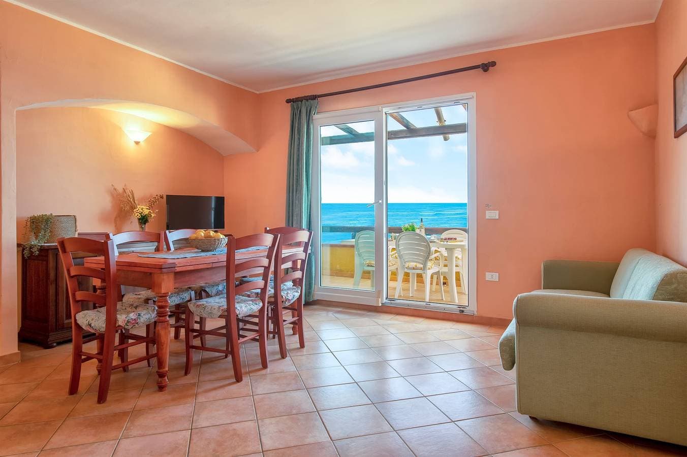 Foto 4 von 21: Ferienhaus 'The Terrace Above The Sea' mit Meerblick, privater Terrasse und Klimaanlage