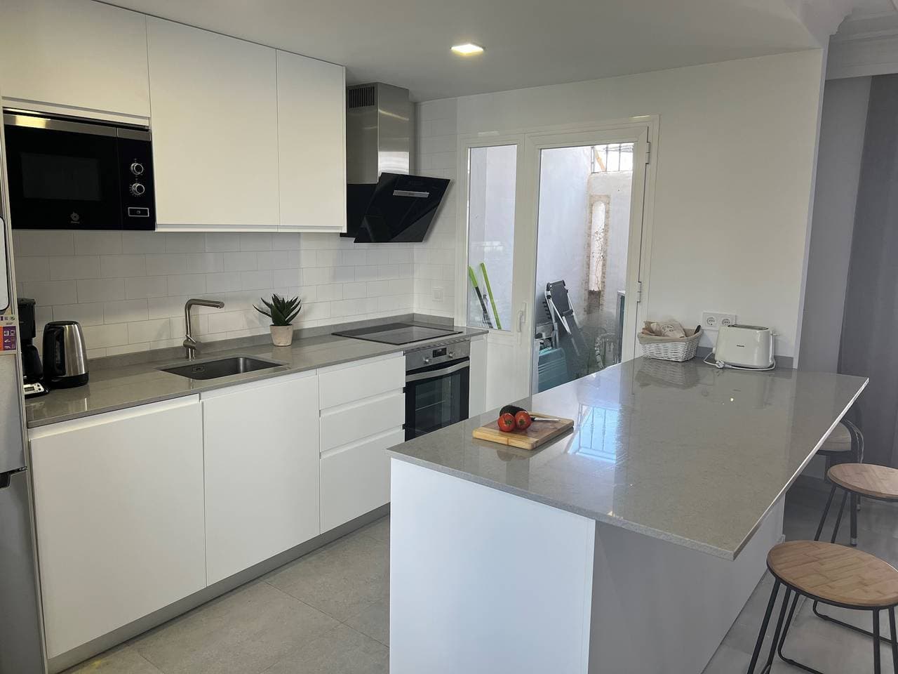 Foto 8 von 20: Apartment 'Wunderschön Neu Renovierte 3-Zimmer-Wohnung' mit Bergblick, WLAN und Klimaanlage