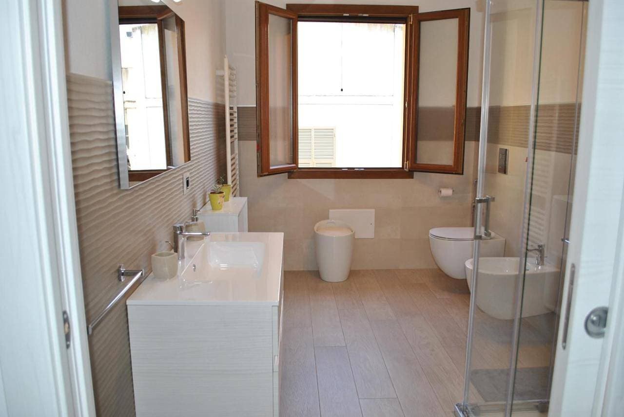 Foto 10 von 10: Small Double Room with Shared Bathroom