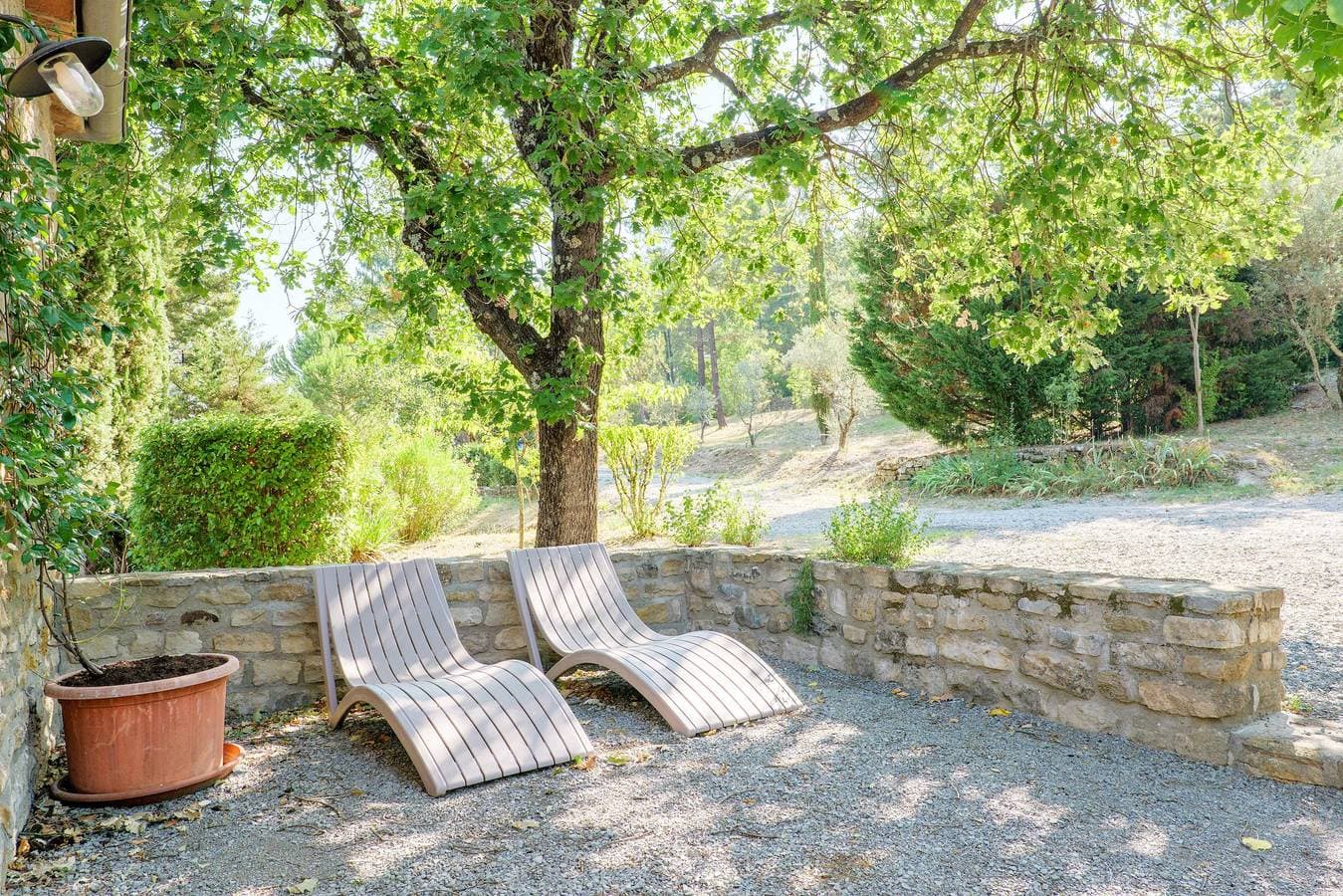 Foto 3 von 25: Ferienwohnung 'Gîte Le Mûrier Piscine Partagée' mit Bergblick, WLAN und Klimaanlage