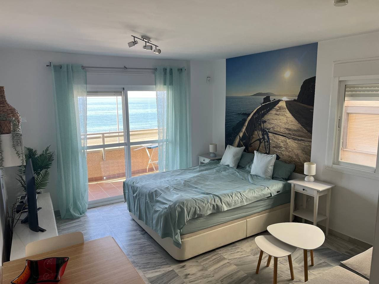 Foto 3 von 25: Ferienwohnung "Studio 2 Sea front" Am Strand mit Meerblick