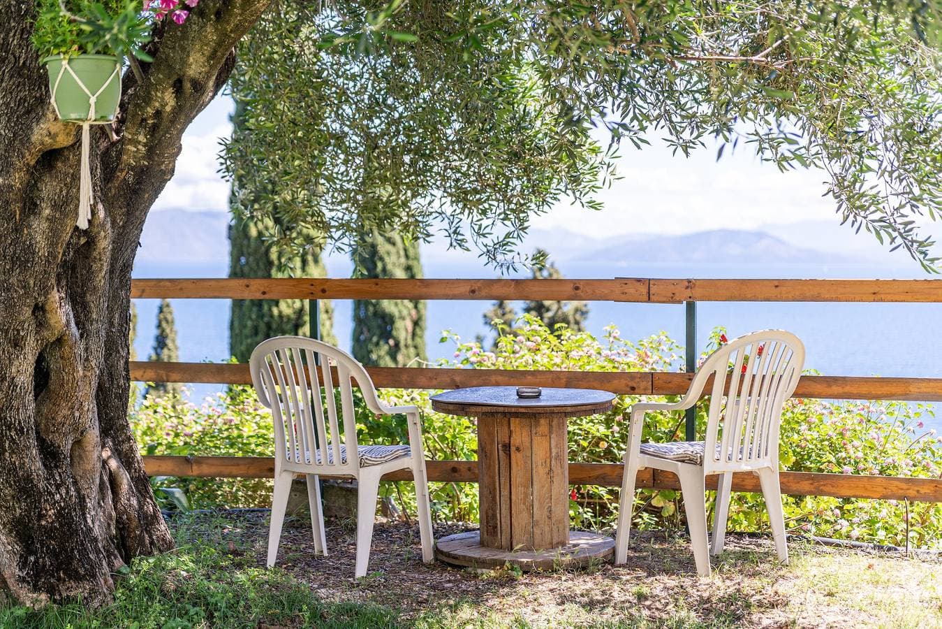 Foto 3 von 45: Zimmer 'Gartenblick 3' mit privater Terrasse, Wi-Fi und Klimaanlage