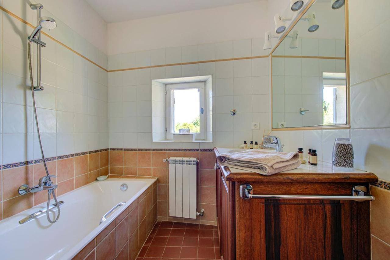 Foto 4 von 28: Double Room with Private Bathroom