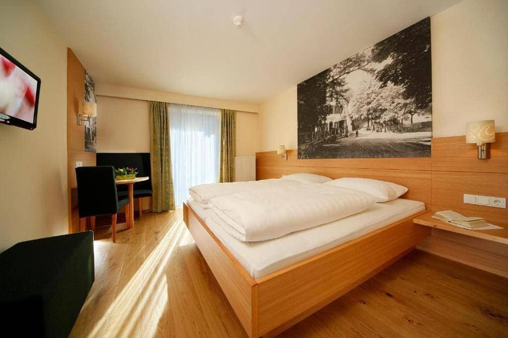 Foto 5 von 8: Double Room with Private Bathroom