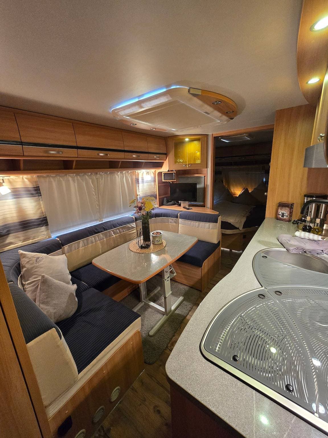 Rosenzauber Luxux-Caravan 5 Sterne 1