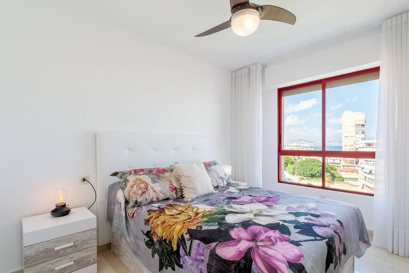 Foto 11 von 31: Ferienwohnung 'Torre Mar Muchavista' mit Meerblick, Gemeinschaftspool und WLAN