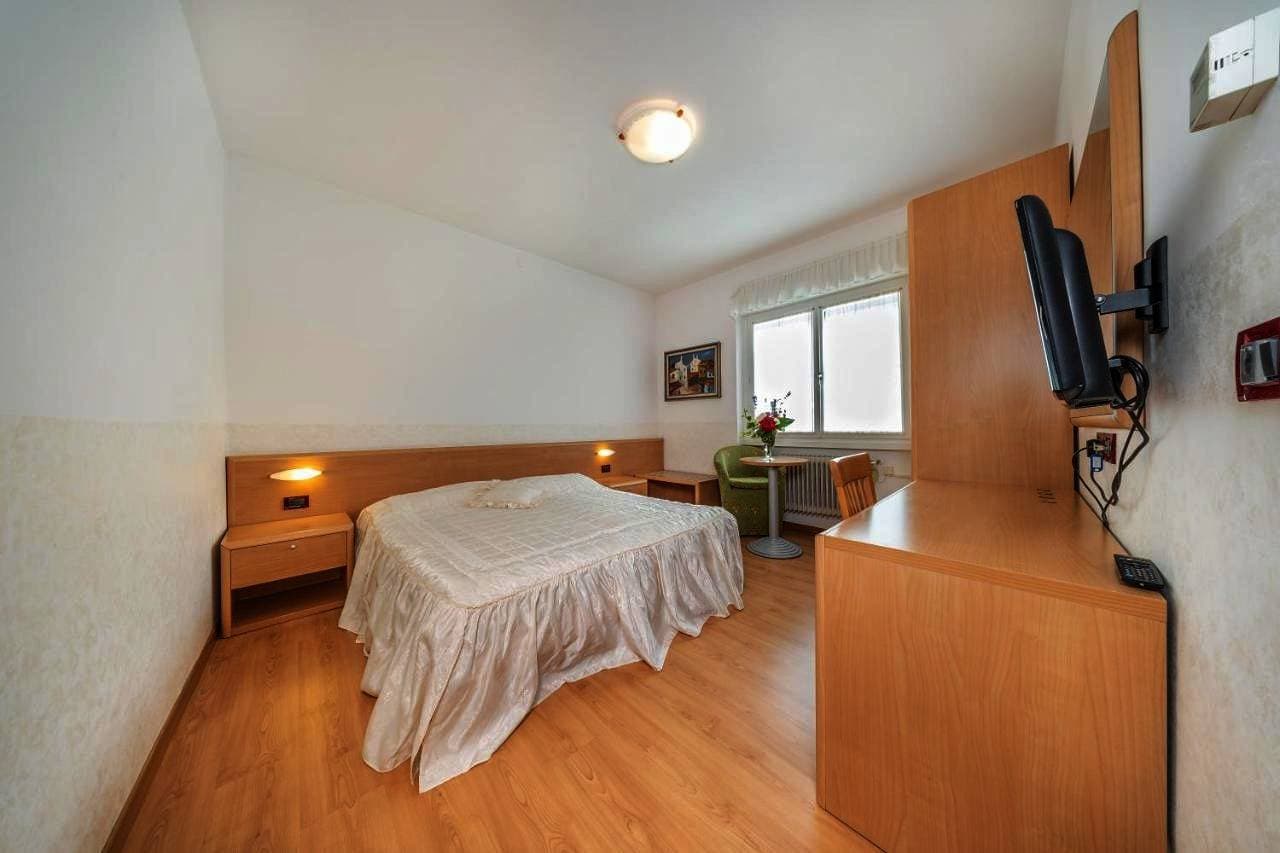 Foto 4 von 10: Double Room with Small Double Bed