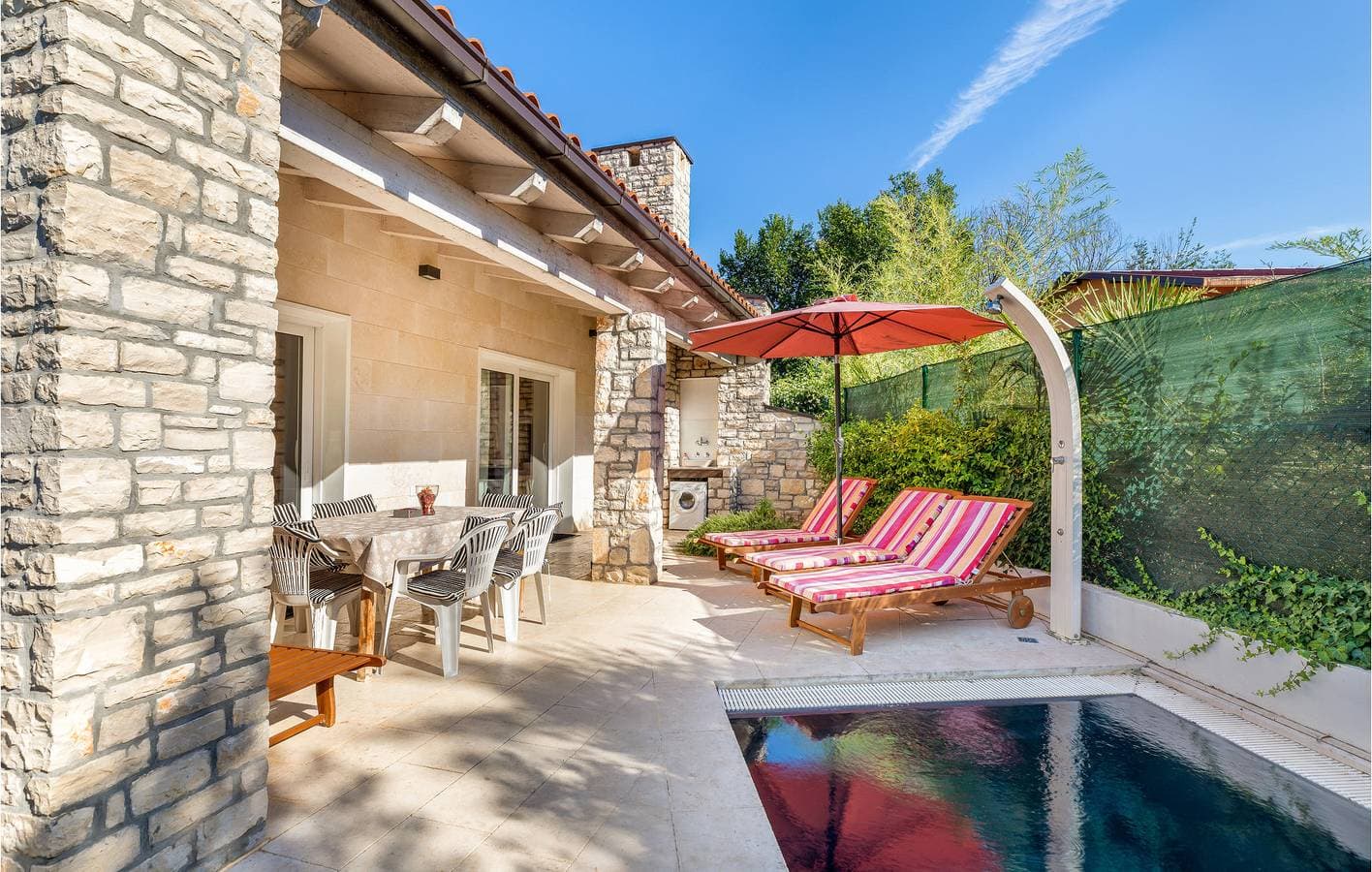 Foto 9 von 30: Gemütliche 2-Zimmer-Wohnung mit Pool, WLAN und Terrasse in der Nähe von Stinjan