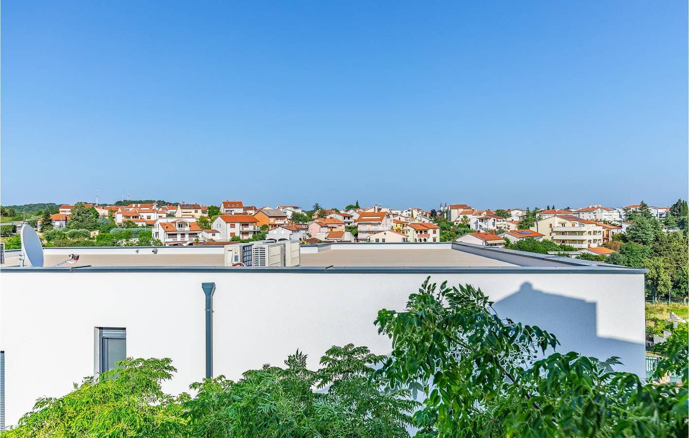 Foto 11 von 41: Apartment am Meer mit Terrasse, WLAN und Parkplatz in der Nähe des Strandes Bijeca