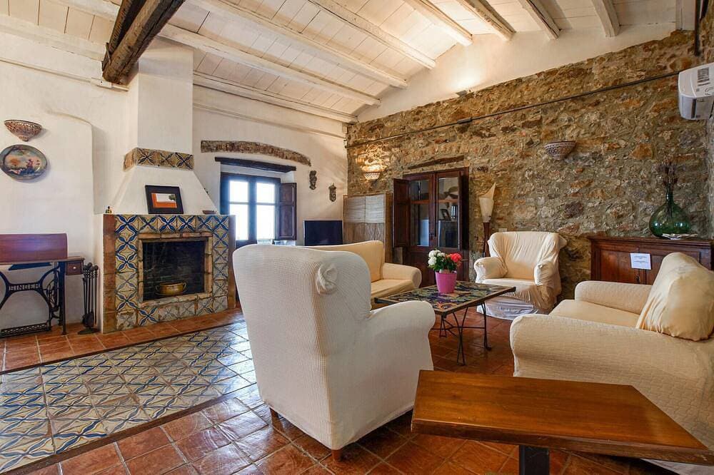 Foto 11 von 30: Beautiful home in Cefalù with private swimming pool, can be inside or outside