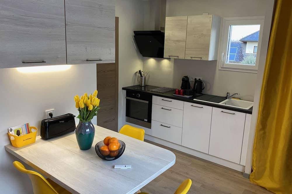 Foto 4 von 6: Yellow Cab - Air-conditioned 3* apartment with terrace and mountain views
