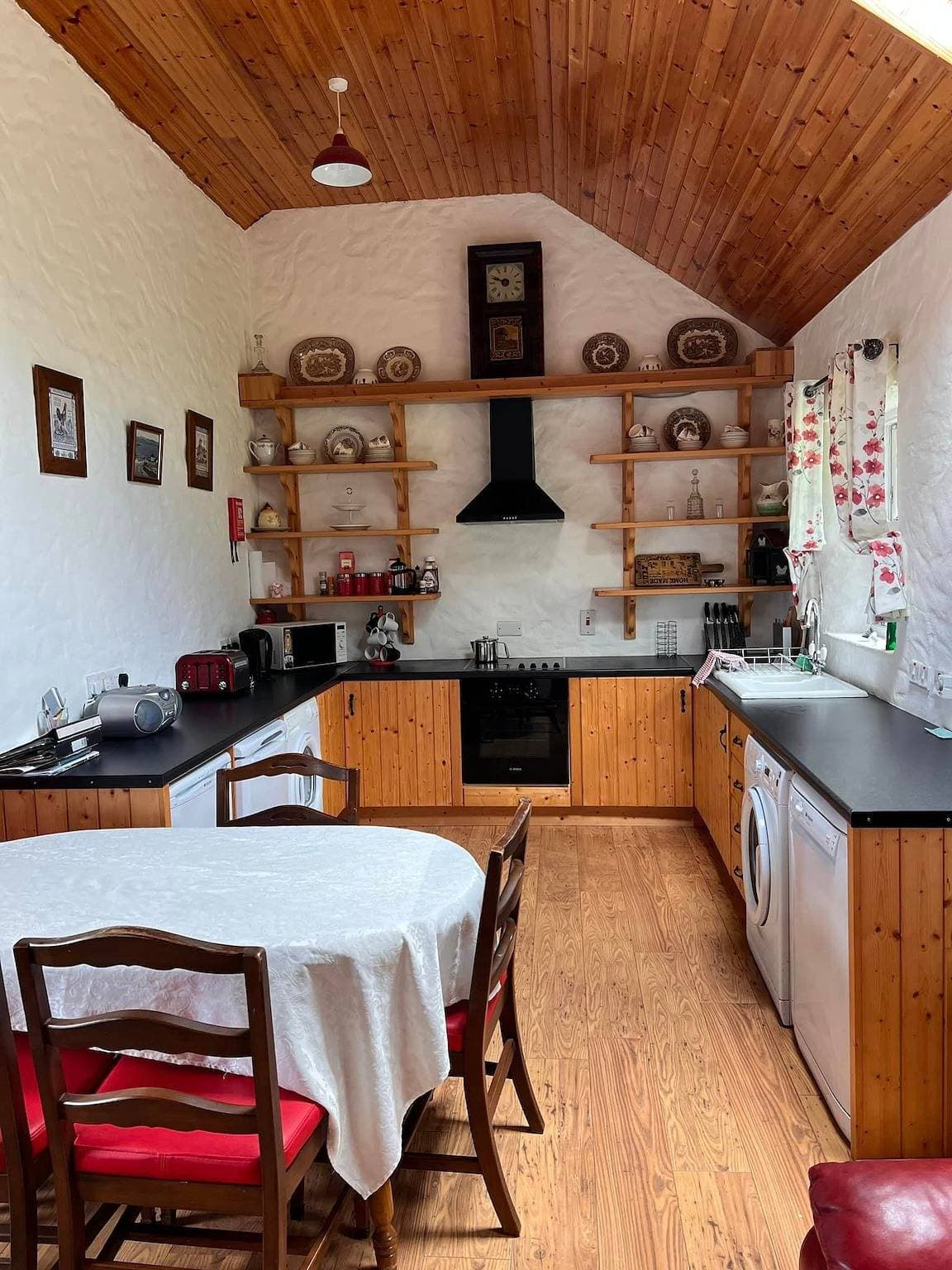 Foto 8 von 10: Rural Donegal cottage  near sandy beaches