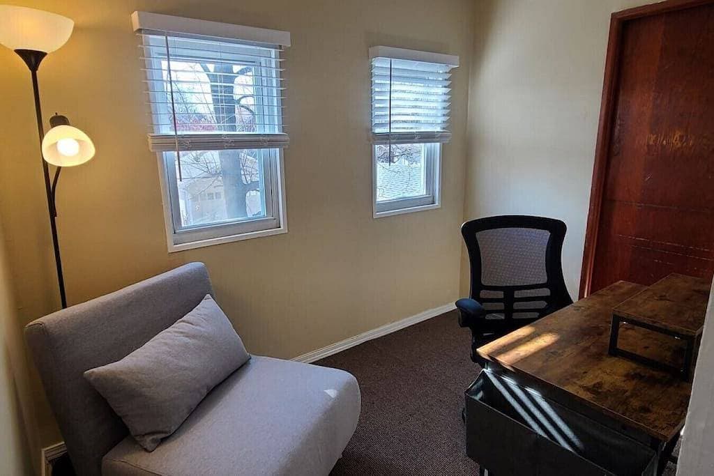 Foto 9 von 11: Dog-Friendly King Apt | Full Kitchen & Laundry