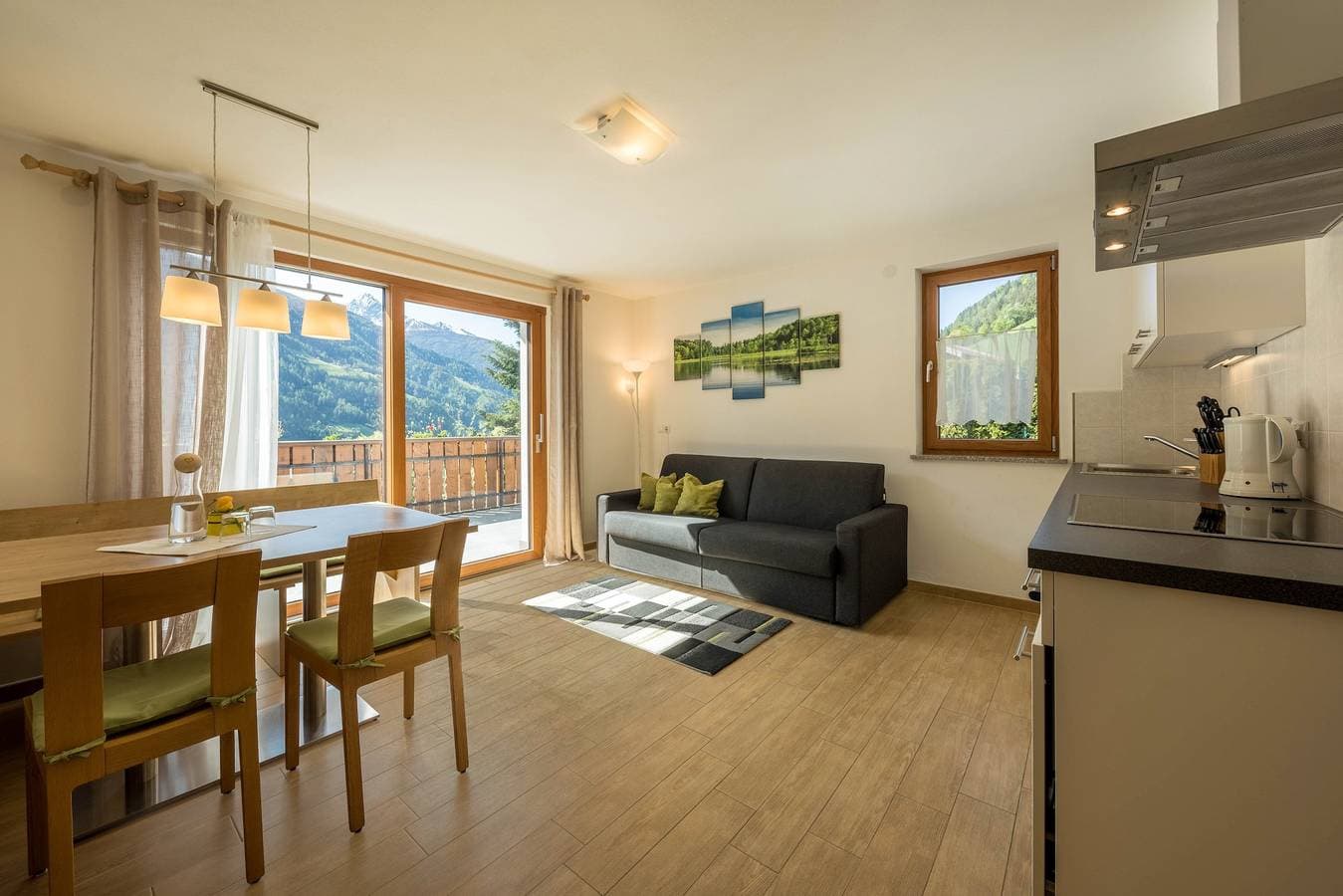 Foto 2 von 18: Gemütliche Ferienwohnung "Pfandlerhof Grün" mit Bergblick, WLAN, Balkon & Garten
