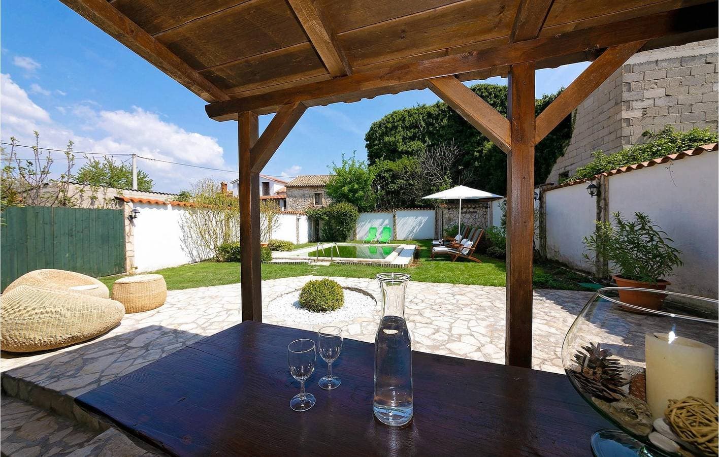 Foto 8 von 45: Modernes 2-Zimmer-Apartment mit Pool, WLAN und Parkplatz in der Nähe von Heraki