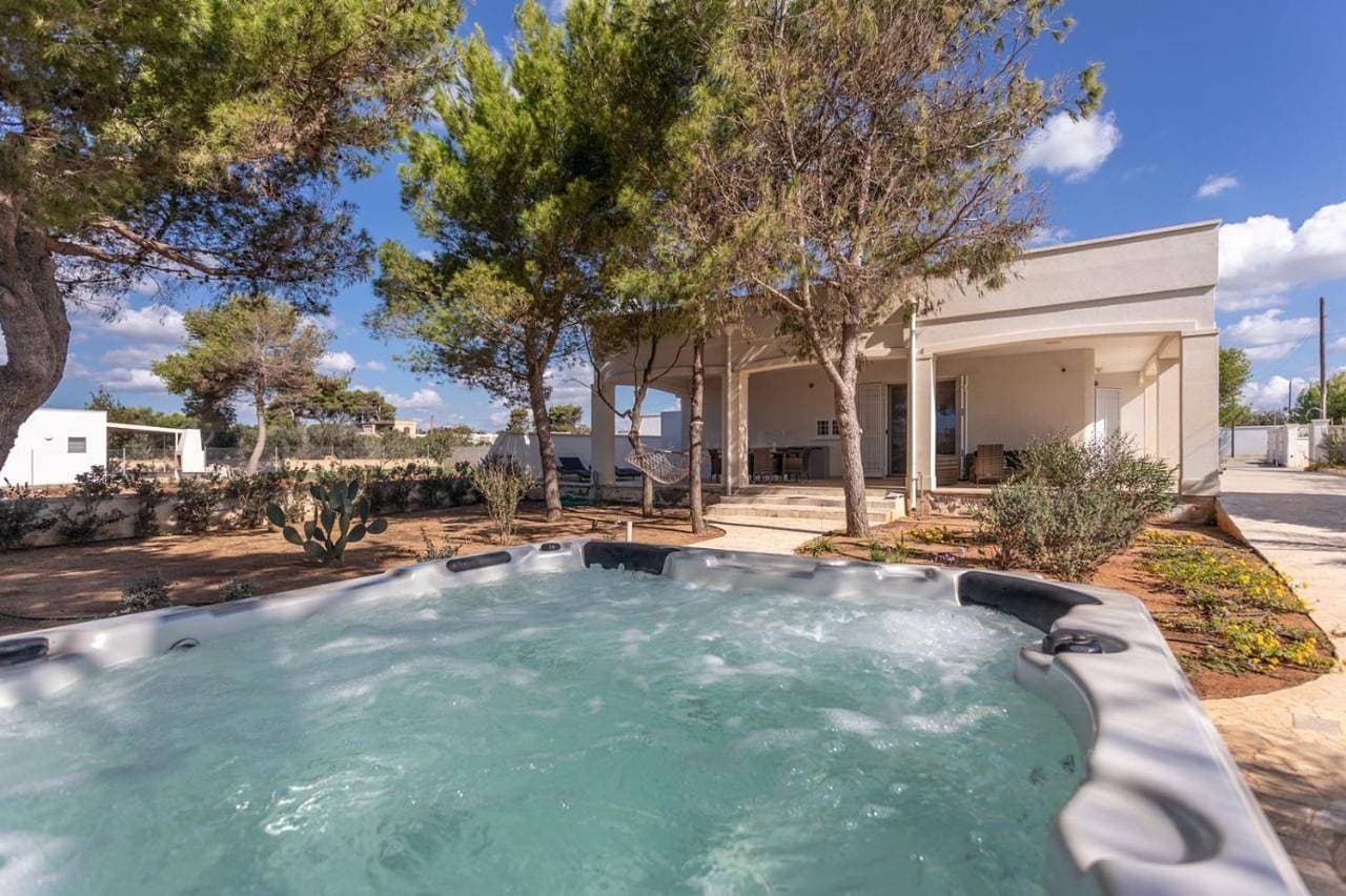 Villa Albachiara con idromassaggio e pineta - Apulia Home 1