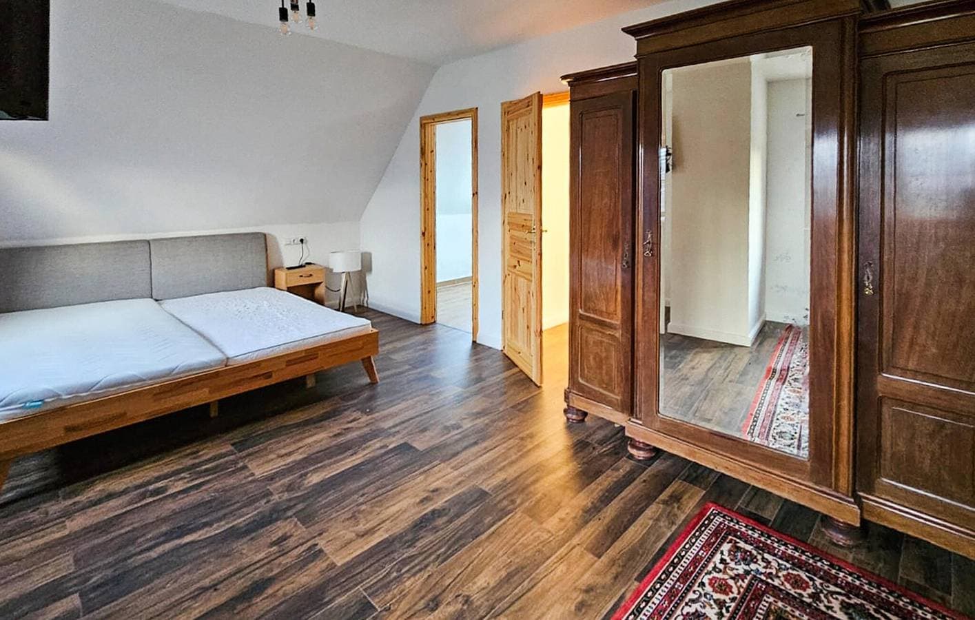 Foto 8 von 19: Geräumige 175 m² große Wohnung mit WLAN, Fernseher und Küchenausstattung