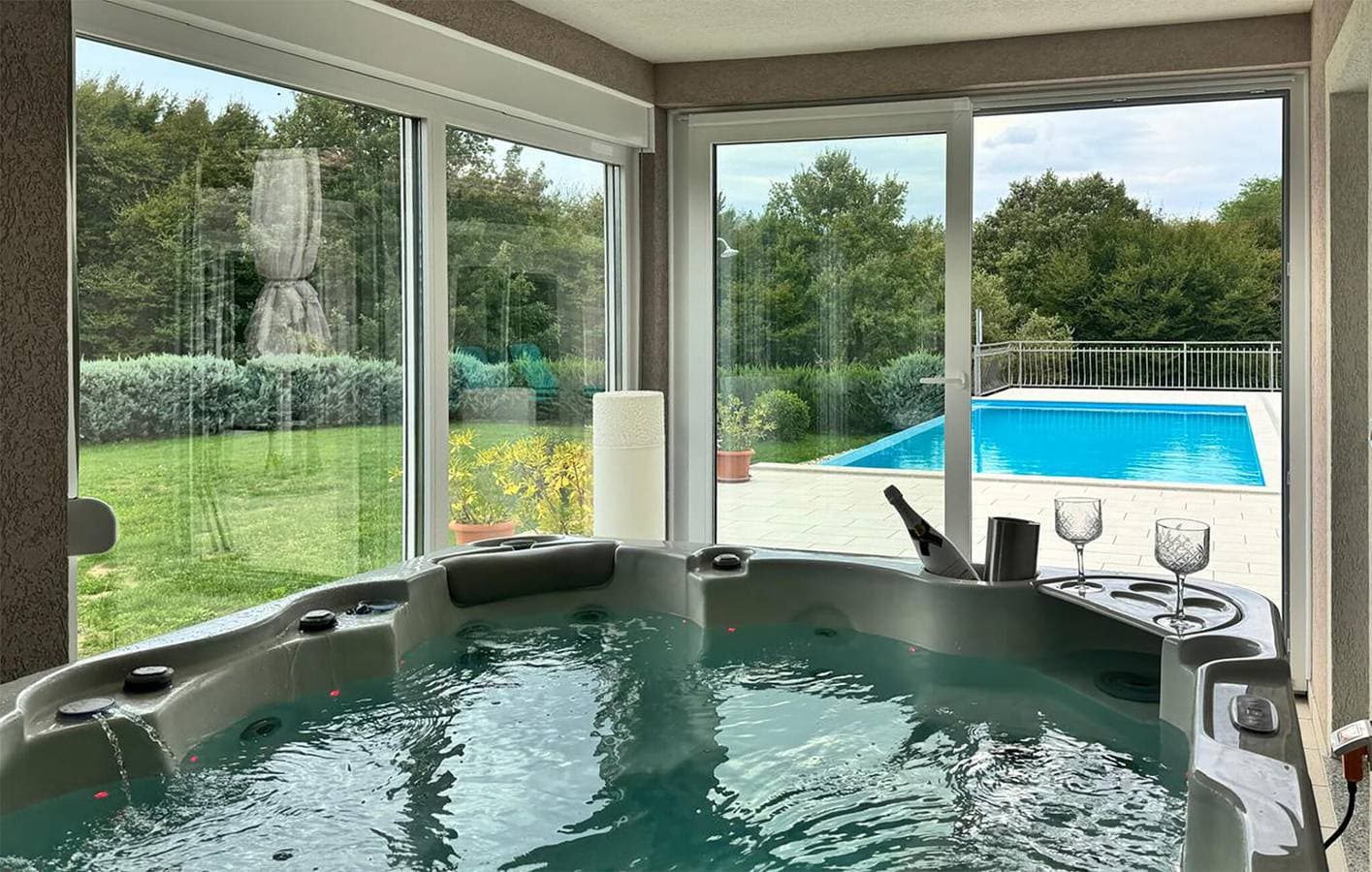 Foto 9 von 58: Geräumige 128 m² große Wohnung mit Pool, WLAN, Klimaanlage und Parkplatz