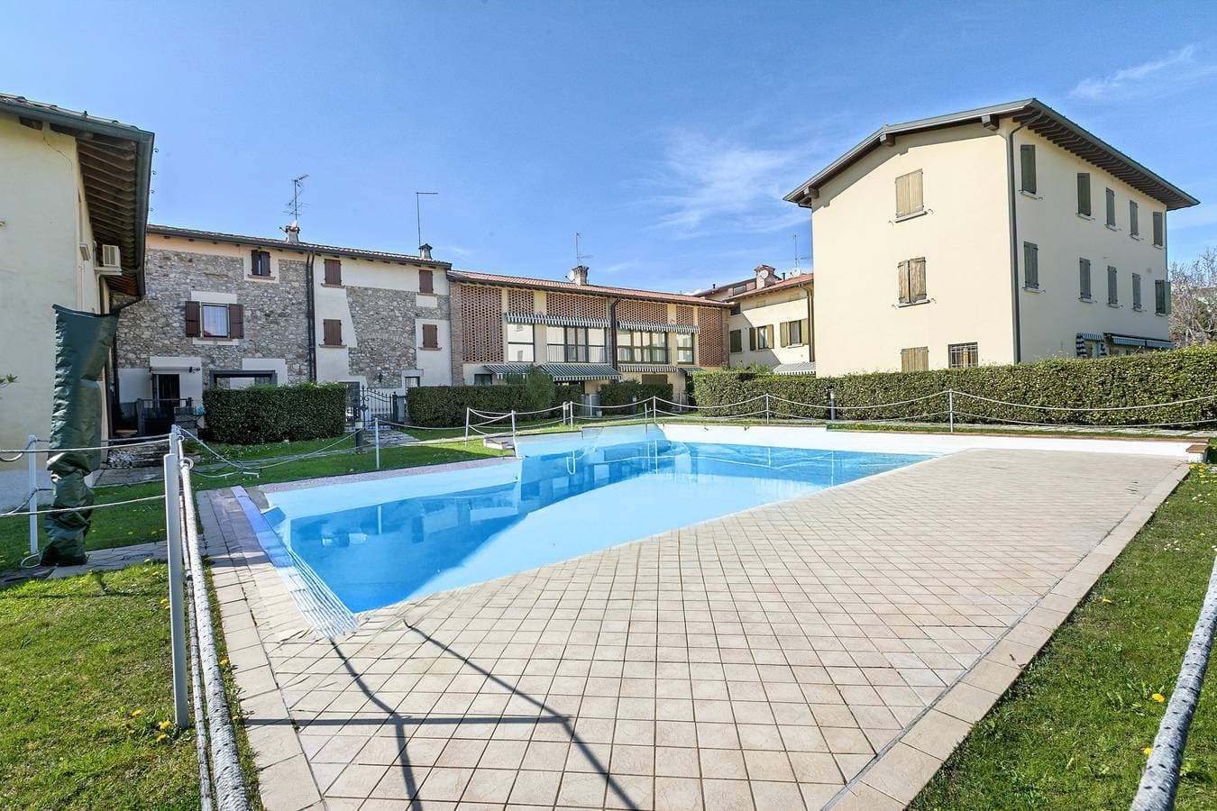 Foto 9 von 27: Magnolia House: Sirmione Apt for 4 with Shared Pool