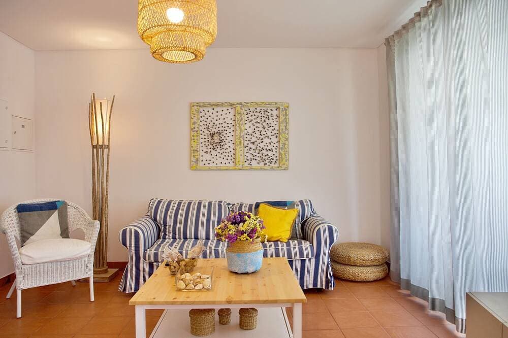 Foto 12 von 30: Casa da Prainha - 2 Bdr/ 200m to the beach/ 3 pools/ Sports friendly
