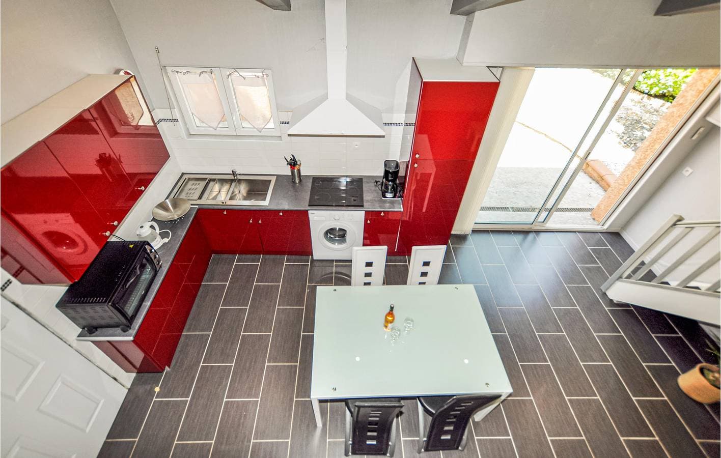 Foto 7 von 24: Beachside Apt: Washer, Parking, TV & Internet.