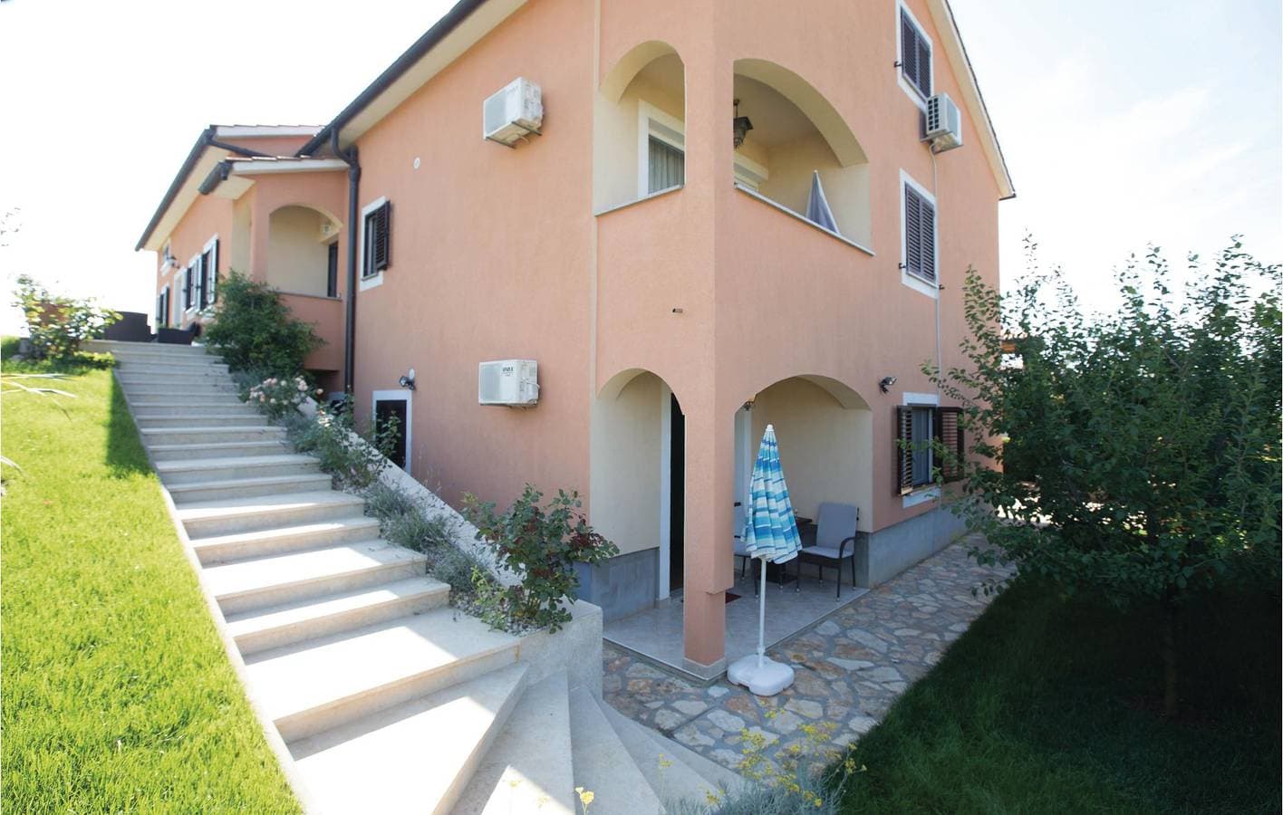Foto 4 von 39: Charmante 2-Zimmer-Wohnung mit WLAN, Terrasse und Parkplatz – 600 m zu Restaurants