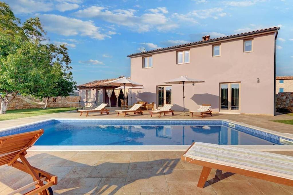 Foto 6 von 63: Three-Bedroom Villa