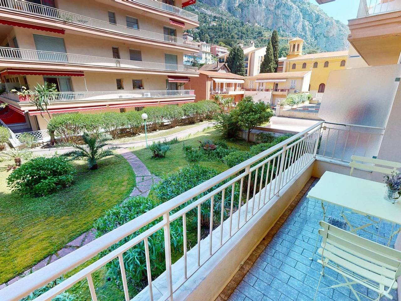 Foto 11 von 17: Geräumiges renoviertes 2P mit Meerblick, Terrasse und Garage
