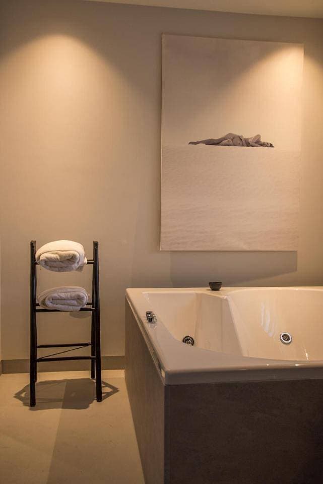 Foto 13 von 21: Suite with Spa Bath