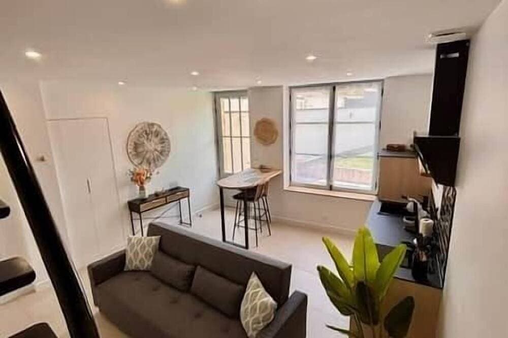 Foto 10 von 19: Luxury two-bedroom apartment with private spa & garden
