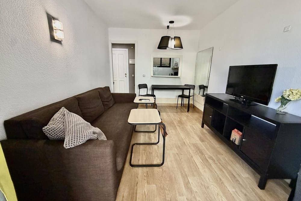 Ground-Floor Apartment with Private Terrace 125 m from the Beach, La Colina 1