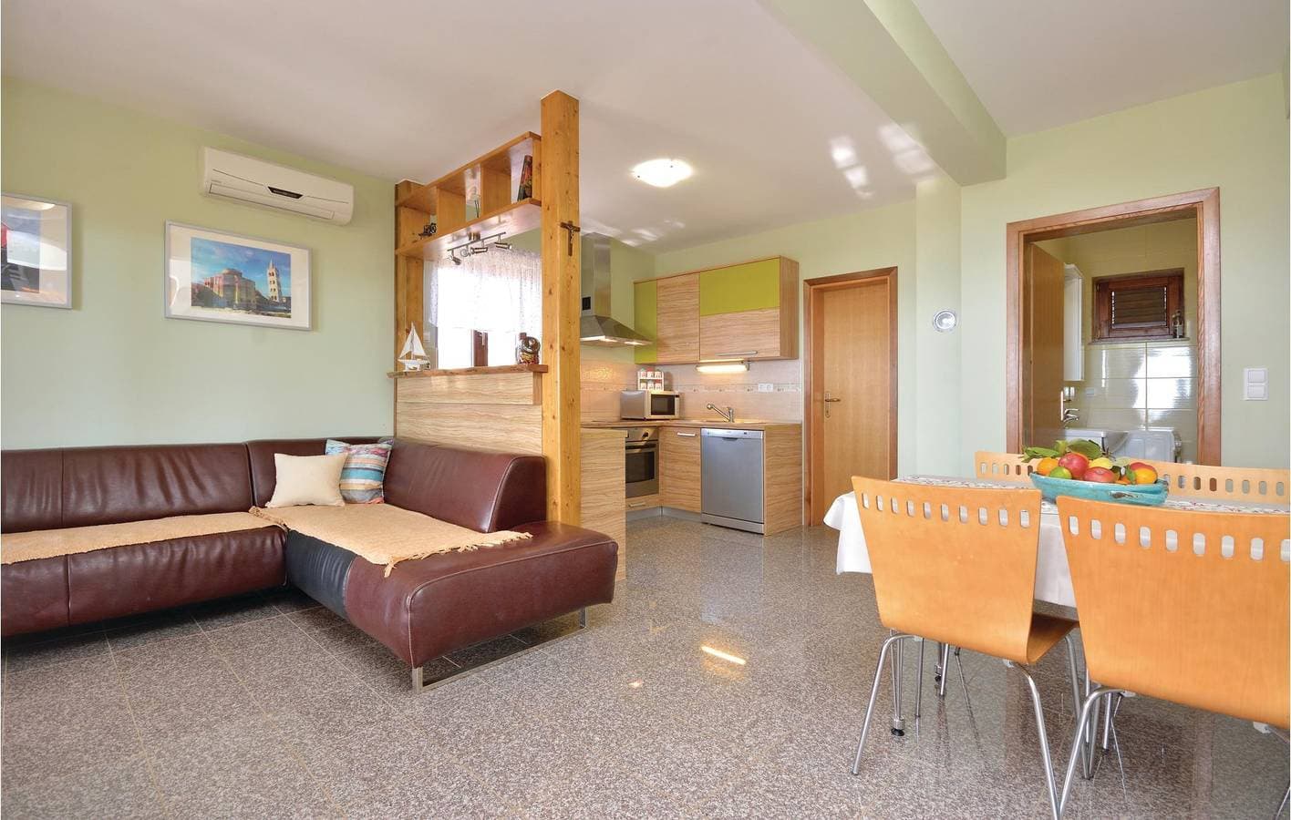 Foto 7 von 32: Gemütliche Ferienwohnung mit Meerblick, Terrasse, Parkplatz und guter Anbindung an die Stadt