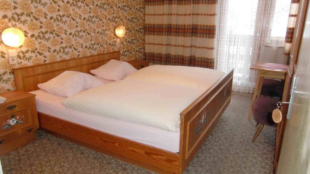 Foto 4 von 12: Double Room with Shared Bathroom