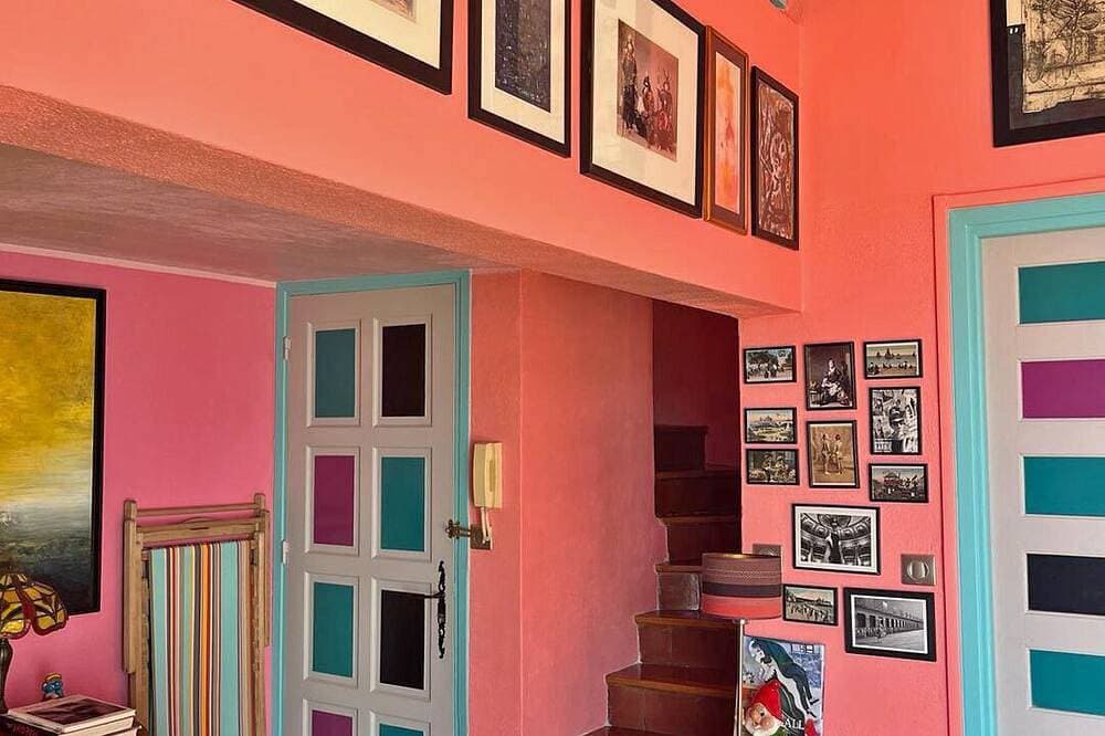 Foto 12 von 16: 26. Eine farbenfrohe Wohnung mit wunderschönem Meerblick und Balkon
