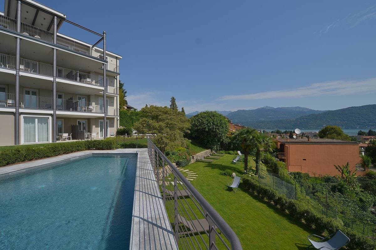 The View-Earth: design apt. with lake view 1