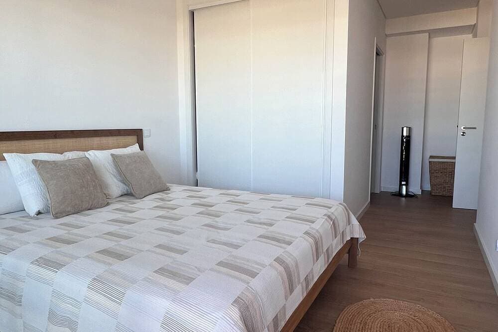 Foto 2 von 28: Charming Olhão Flat by Marina & Markets. Fast Wi-Fi, Ideal for Remote Workers!