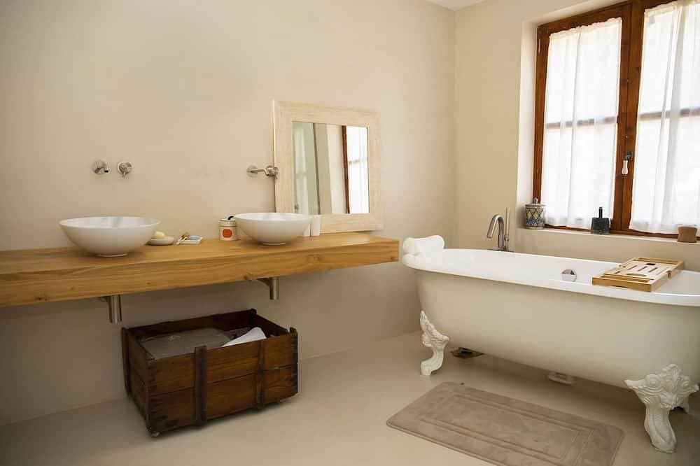 Foto 7 von 30: Splendid Villa With Nice Views Over the Valley